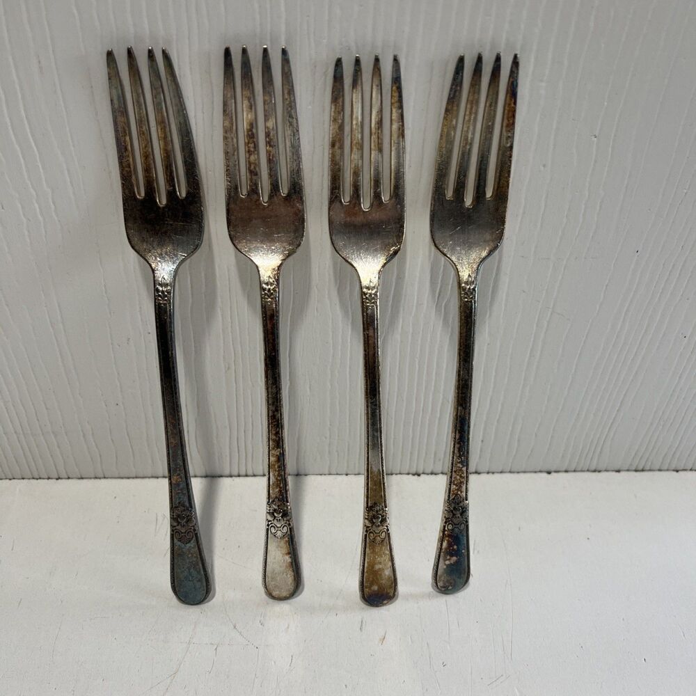 4︱Silver Plate ︱Dinner Forks ︱1847 Rogers Bros ︱Adoration ︱Vintage